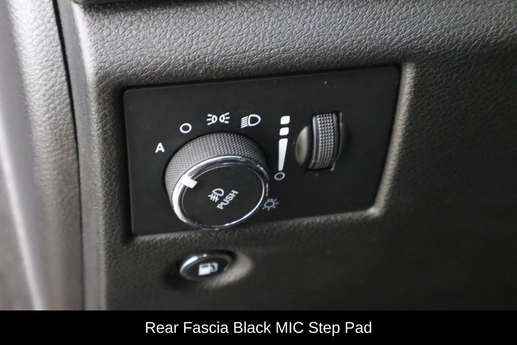 Used 2018 Jeep Grand Cherokee Altitude image 23