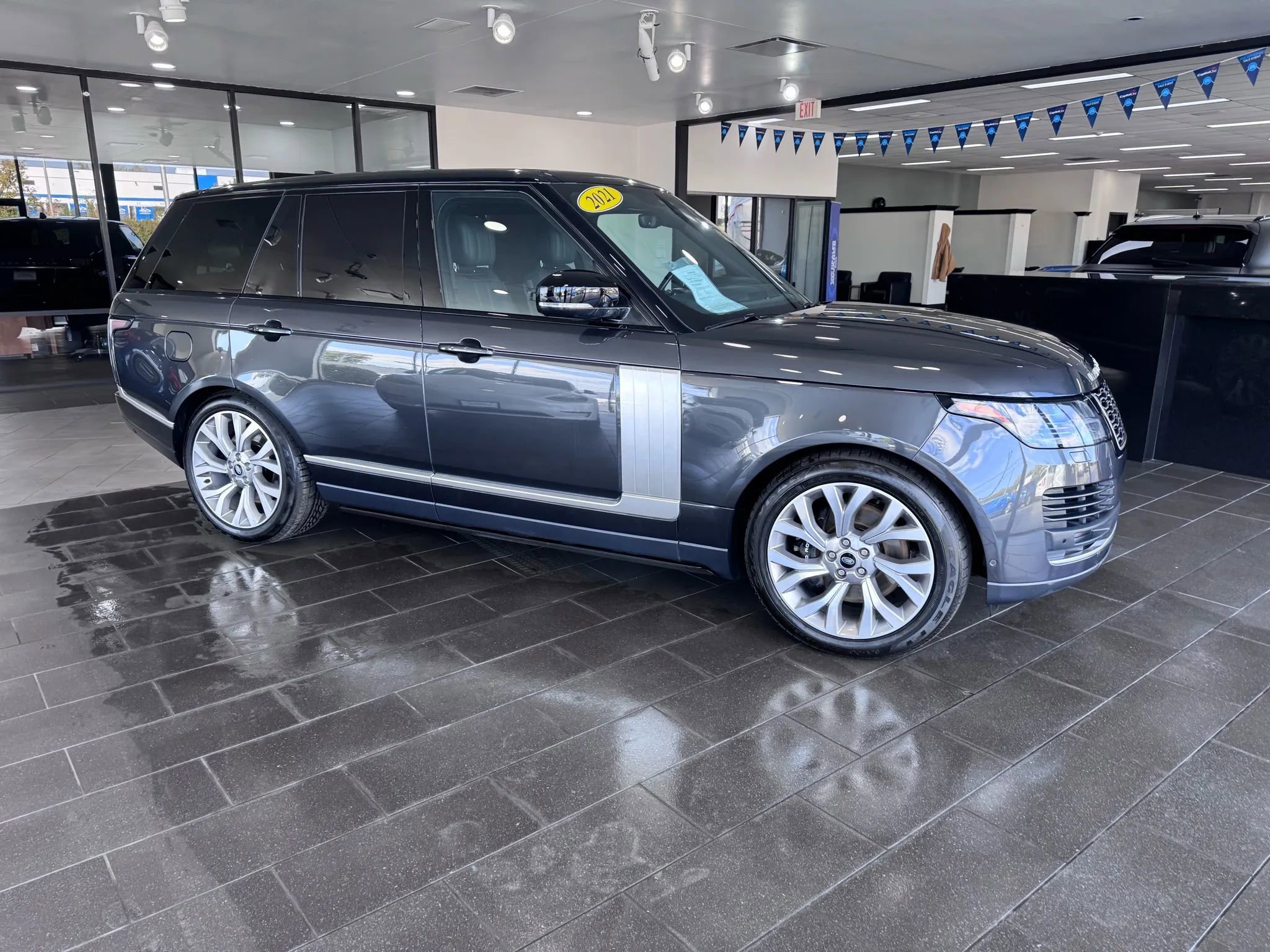 Used 2021 Land Rover Range Rover P525 Westminster Edition AWD/4WD image 6
