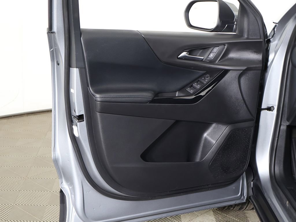 Used 2026 Chevrolet Equinox LT FWD image 24