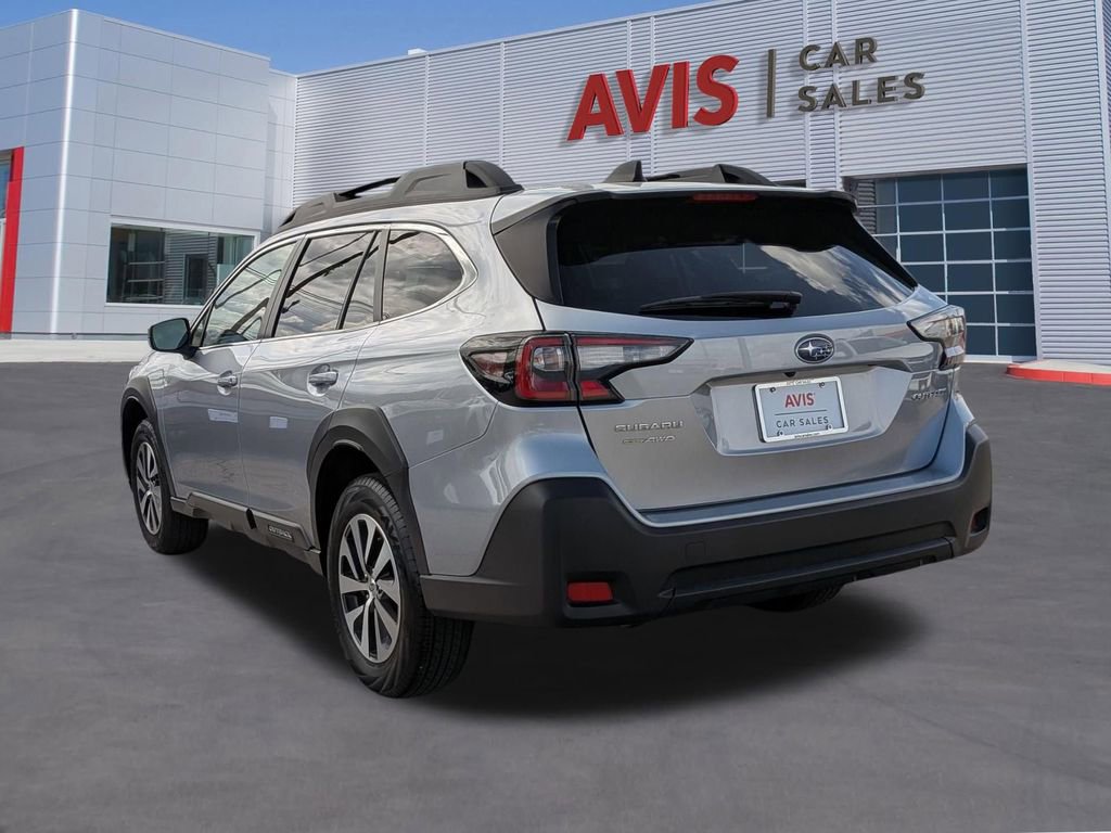 Used 2025 Subaru Outback Premium image 9