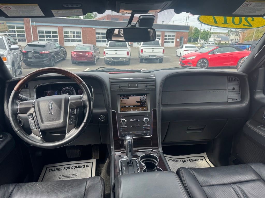 Used 2017 Lincoln Navigator Reserve AWD/4WD image 32