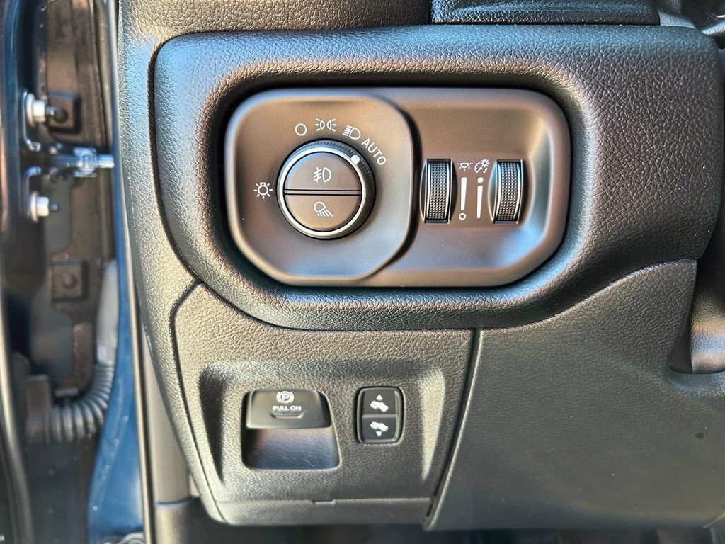 Used 2022 RAM 1500 Laramie w/ Sport Appearance Package AWD/4WD image 15