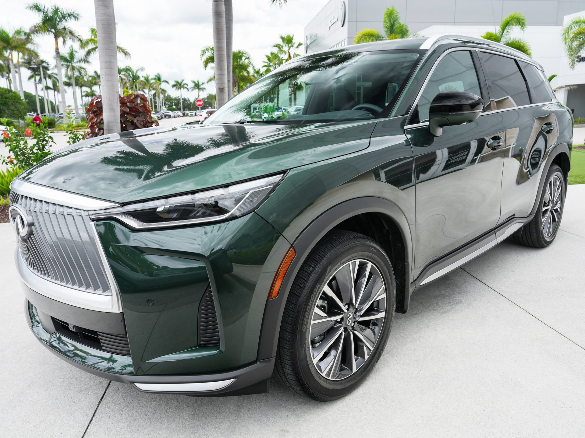 Certified 2026 INFINITI QX60 Luxe w/ Cargo Package FWD image 6