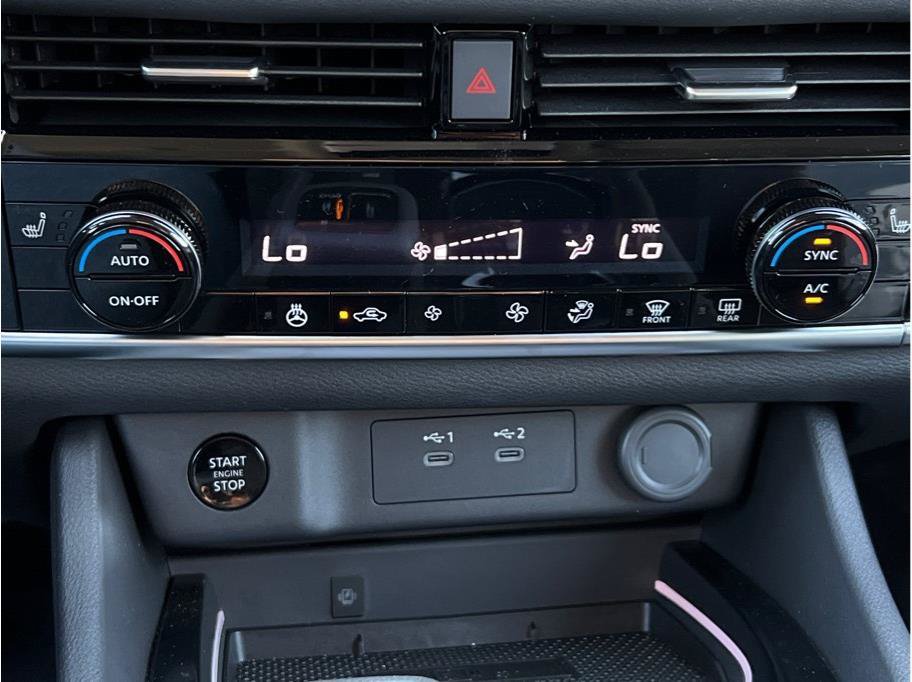 Certified 2025 Nissan Rogue SL AWD/4WD image 16
