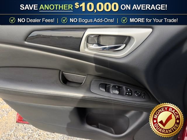 Used 2019 Nissan Pathfinder SV image 16