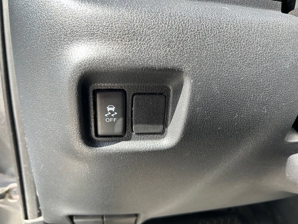 Used 2017 Nissan Versa Note SV FWD image 19