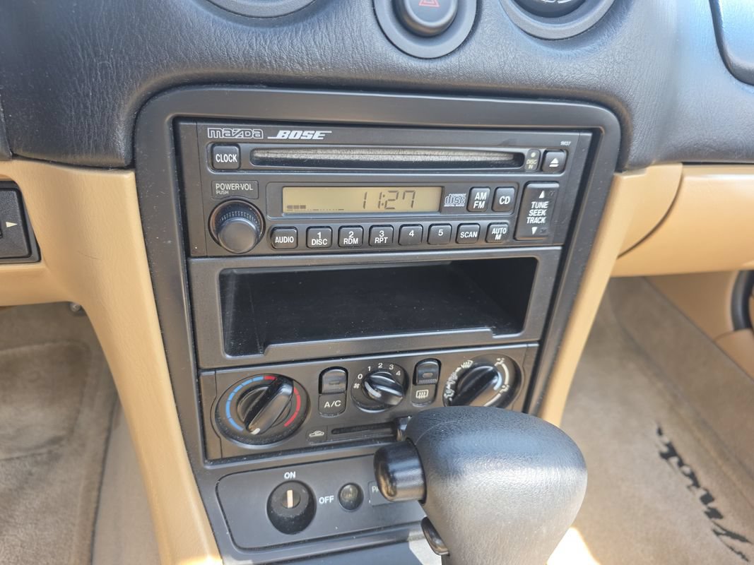 Used 2001 MAZDA MX-5 Miata RWD image 21