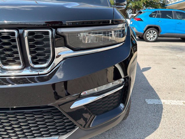 Used 2023 Jeep Grand Cherokee Limited AWD/4WD image 9