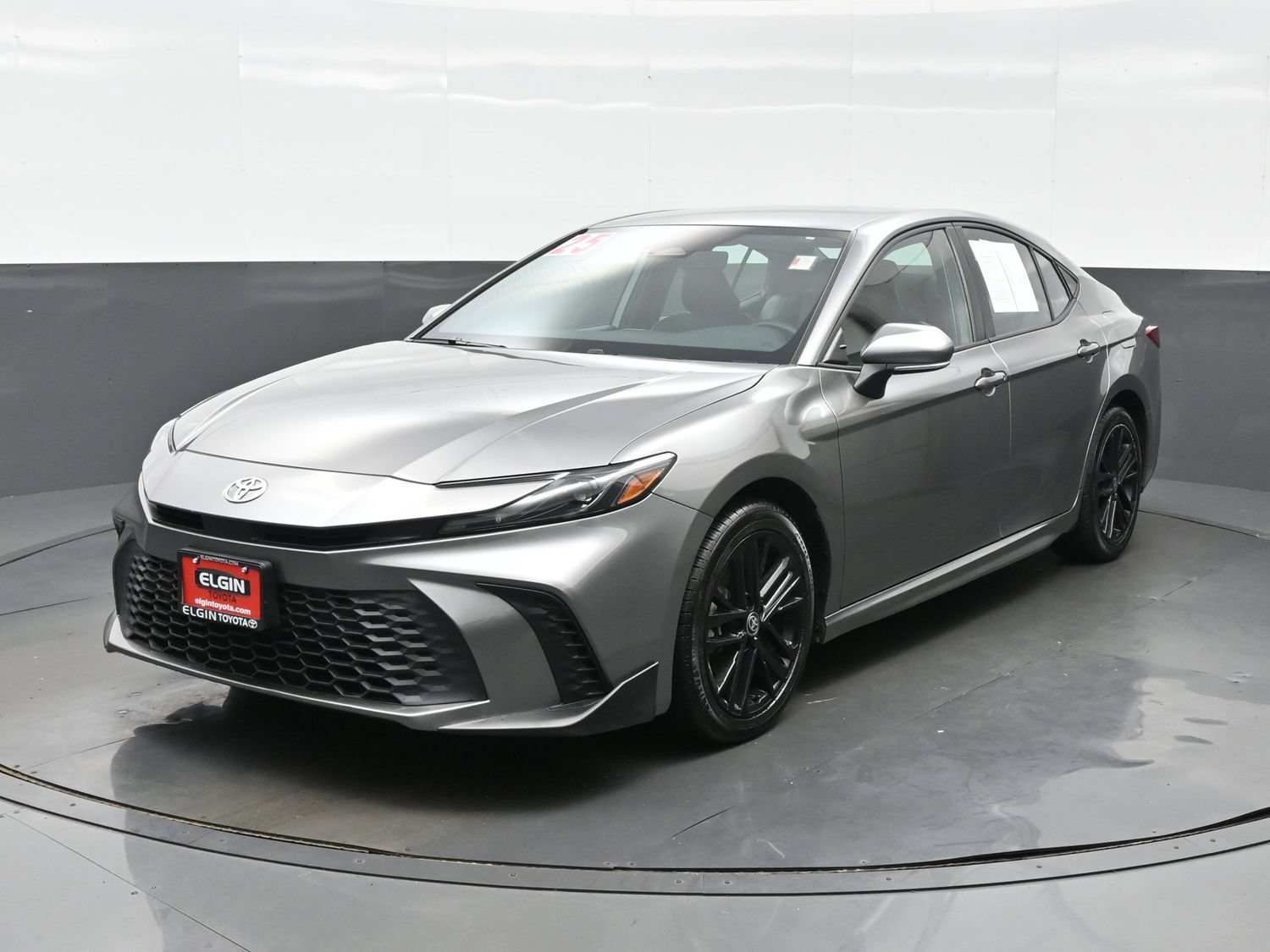 Used 2025 Toyota Camry SE w/ Convenience Package AWD/4WD image 2