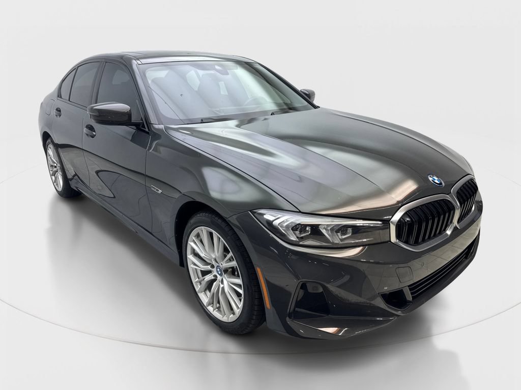 Used 2023 BMW 330e xDrive w/ Premium Package AWD/4WD image 4