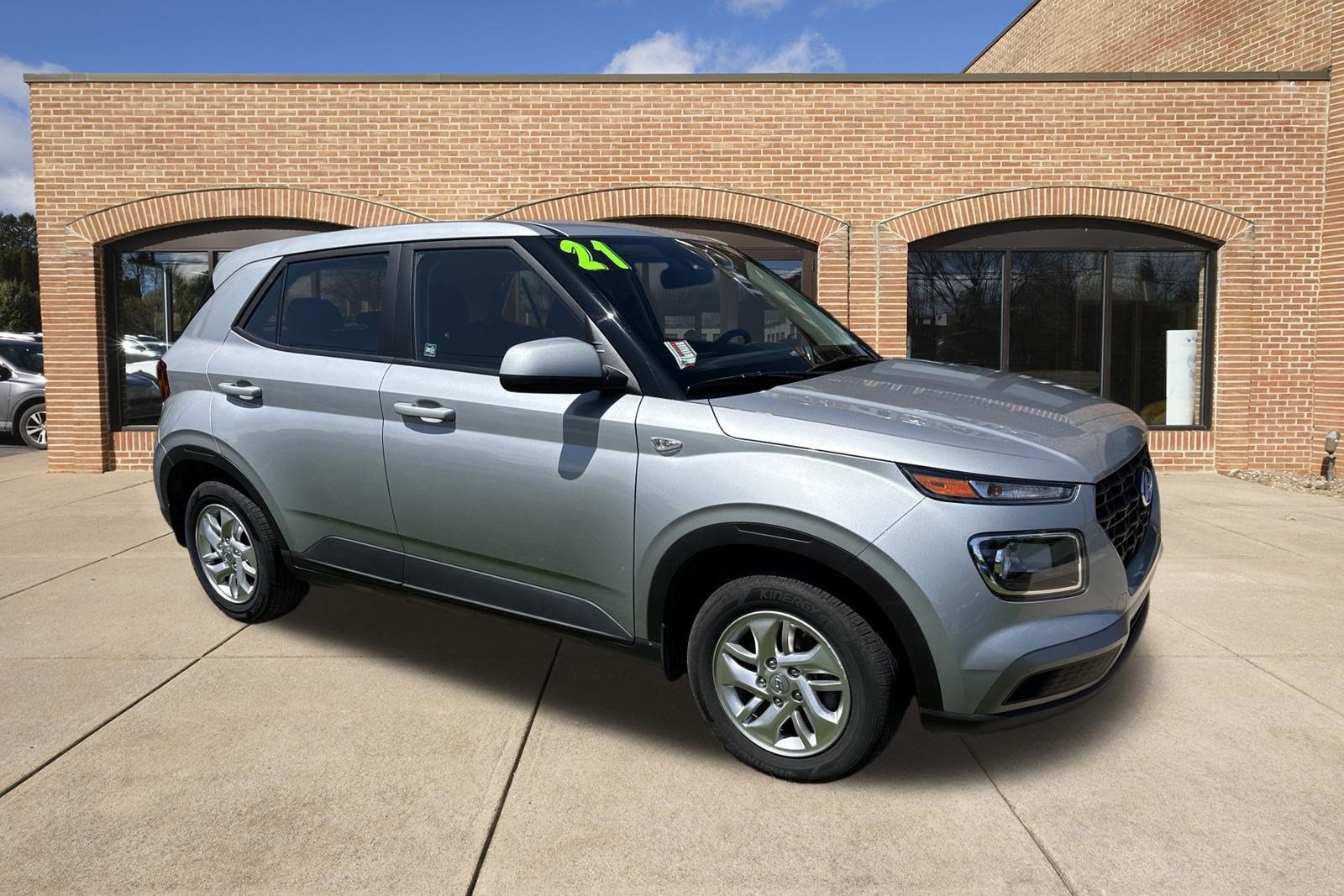 Used 2021 Hyundai Venue SE FWD image 1