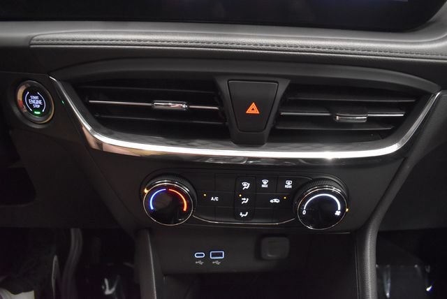 Used 2025 Buick Encore GX Preferred AWD/4WD image 26