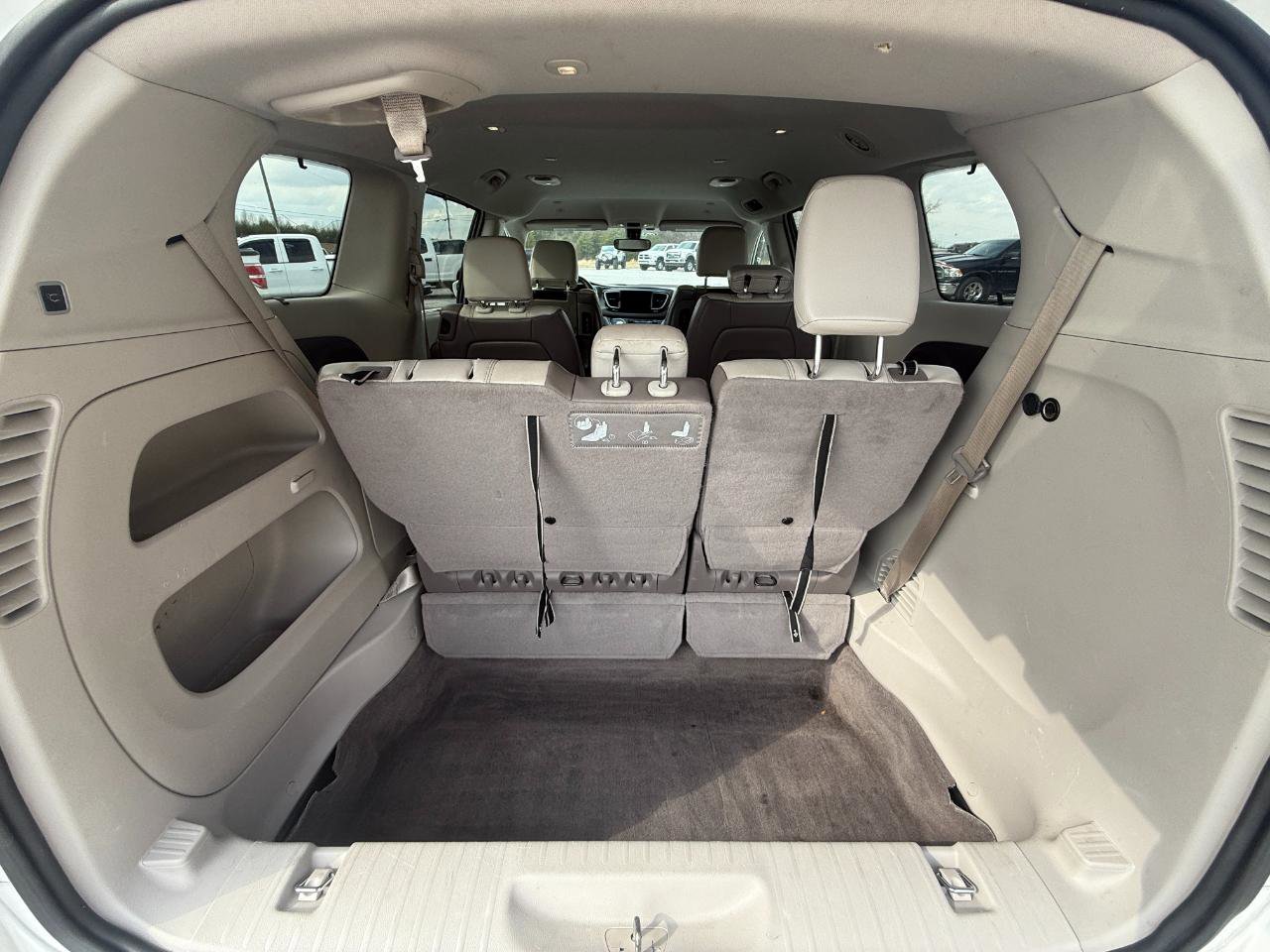 Used 2018 Chrysler Pacifica Touring-L Plus image 10