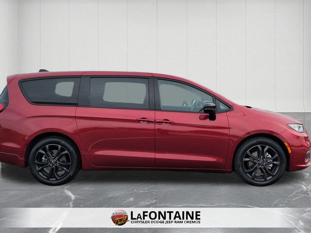 New 2026 Chrysler Pacifica Select image 6