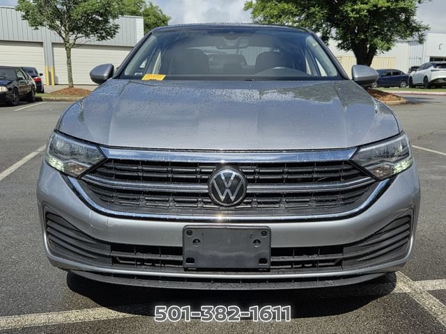 Used 2024 Volkswagen Jetta SE w/ Panoramic Sunroof Package FWD image 8