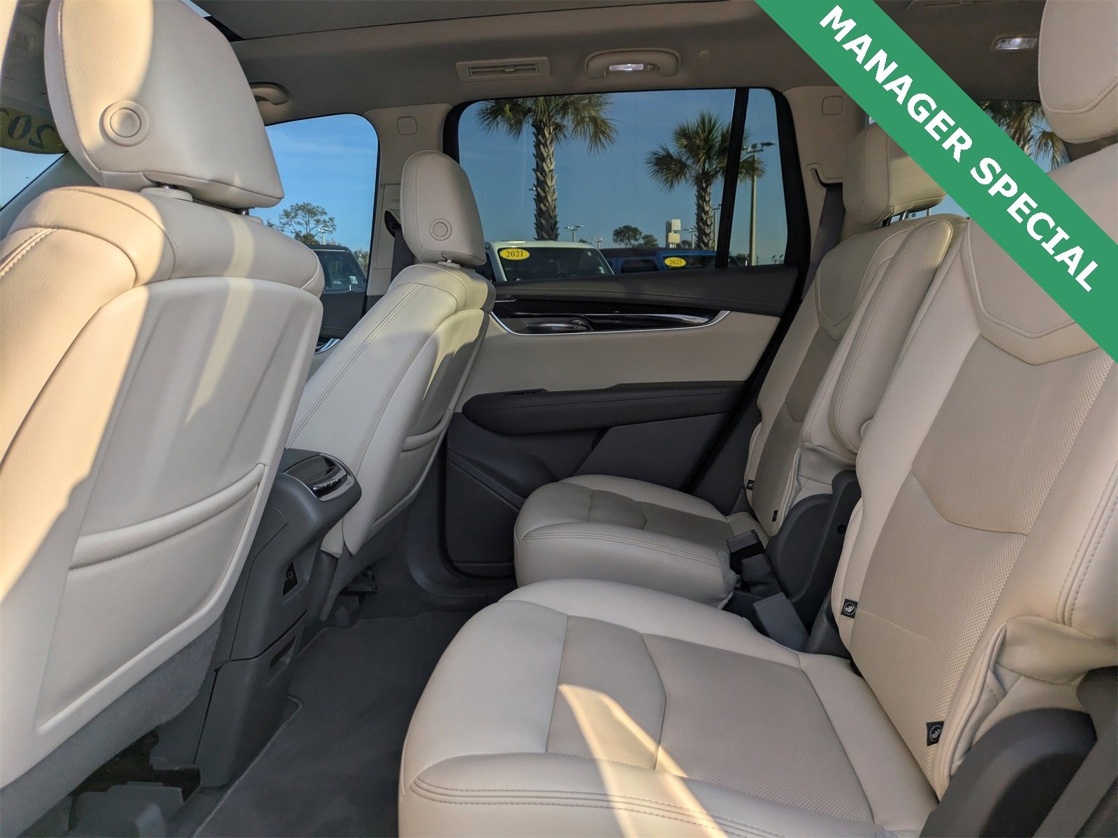 Used 2022 Cadillac XT6 Premium Luxury w/ Technology Package image 16