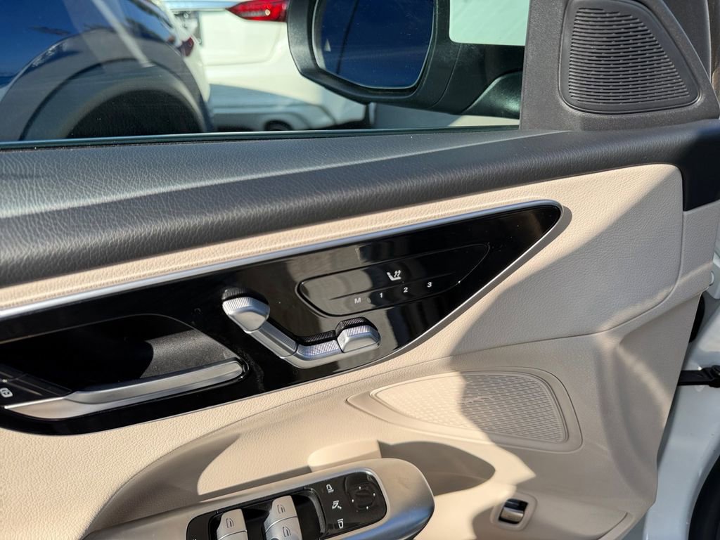 Used 2025 Mercedes-Benz C 300 Sedan image 13