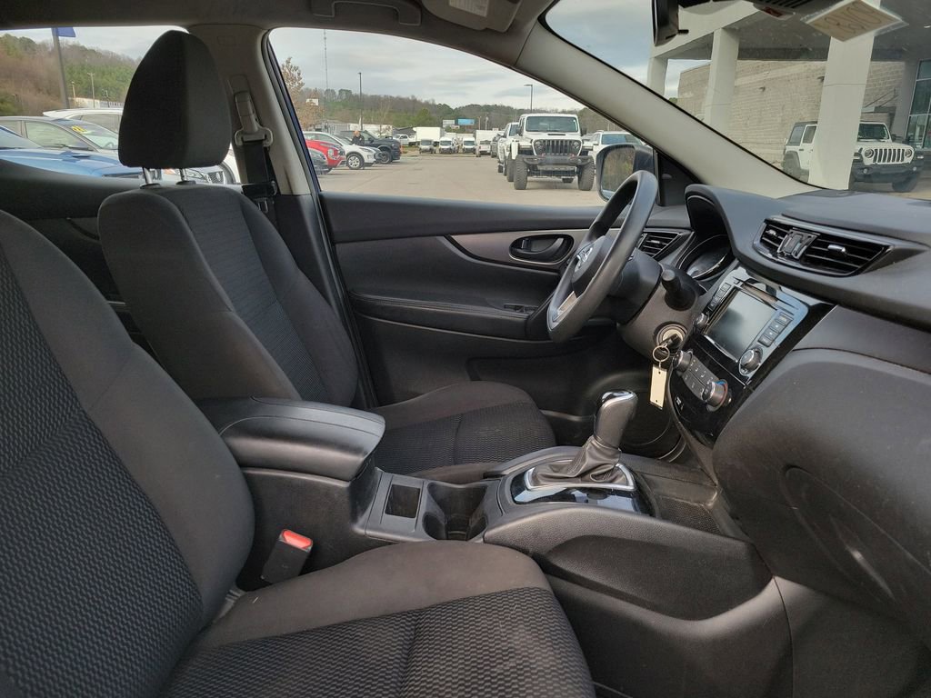 Used 2022 Nissan Rogue Sport S image 36