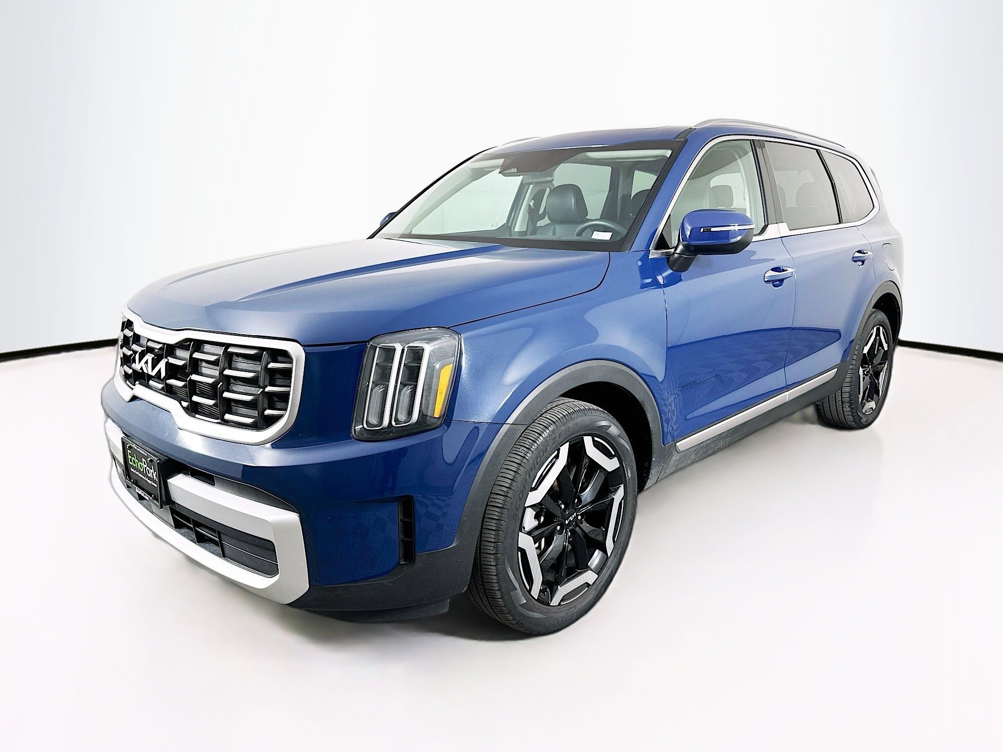 Used 2025 Kia Telluride S image 3