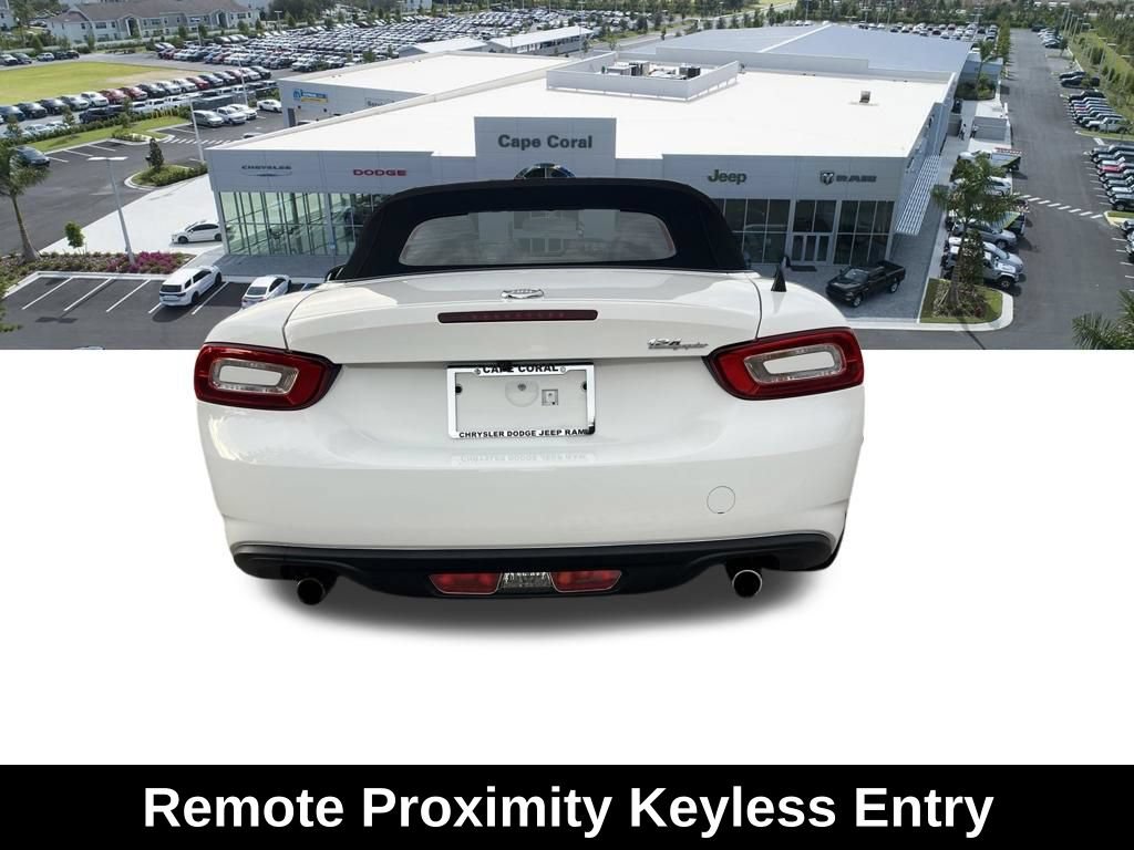 Used 2018 FIAT 124 Spider Classica w/ Technology Group RWD image 9