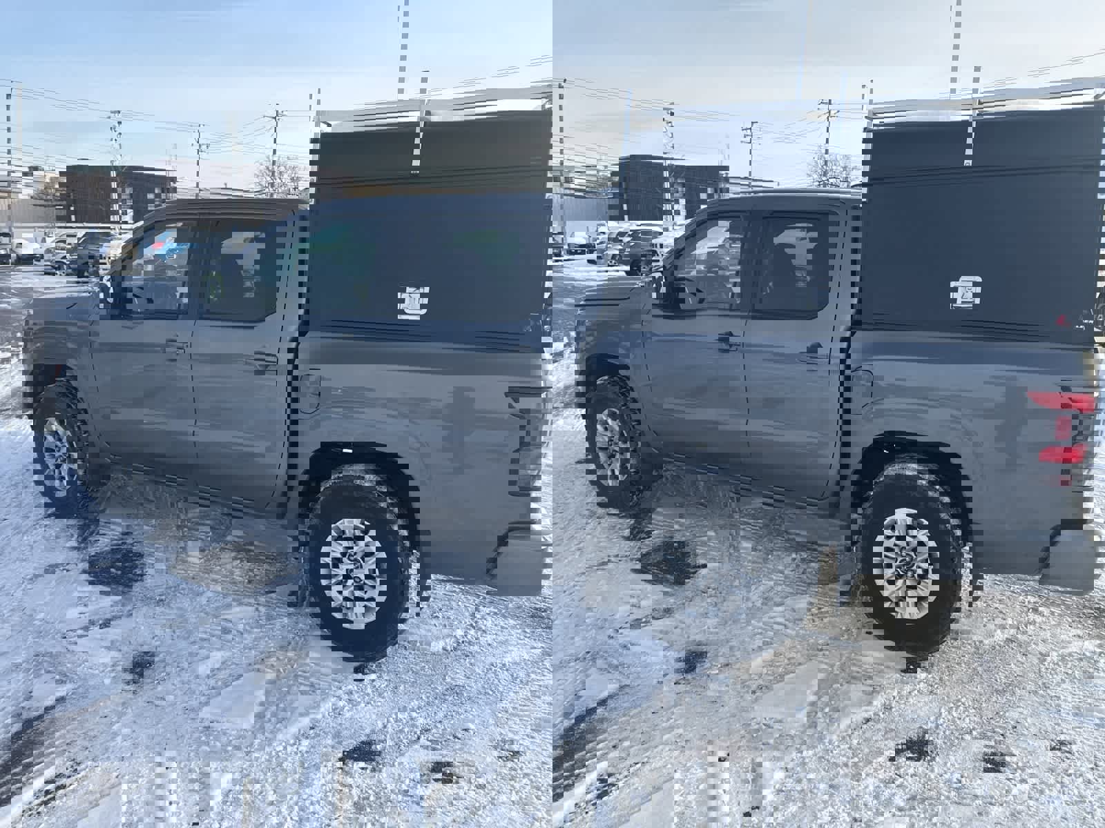 Used 2024 Nissan Frontier SV image 14