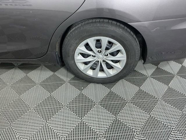 Used 2015 Toyota Camry LE FWD image 17