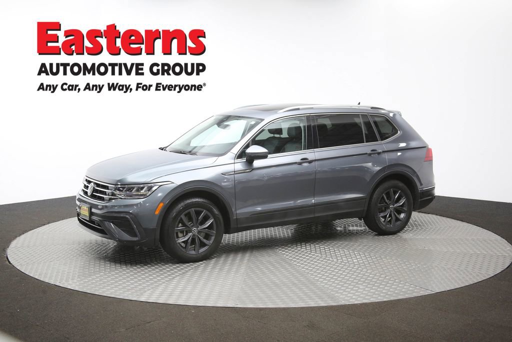 Used 2022 Volkswagen Tiguan SE w/ Panoramic Sunroof Package image 58