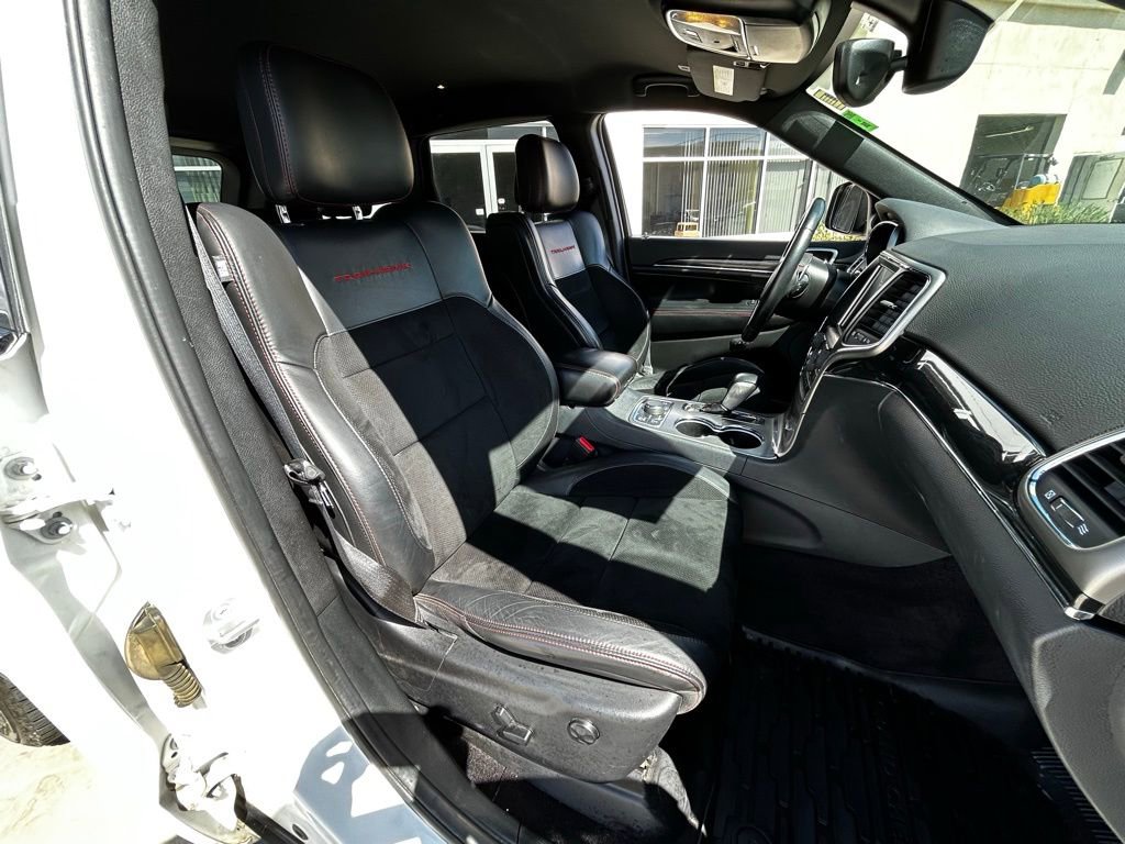 Used 2017 Jeep Grand Cherokee Trailhawk image 32