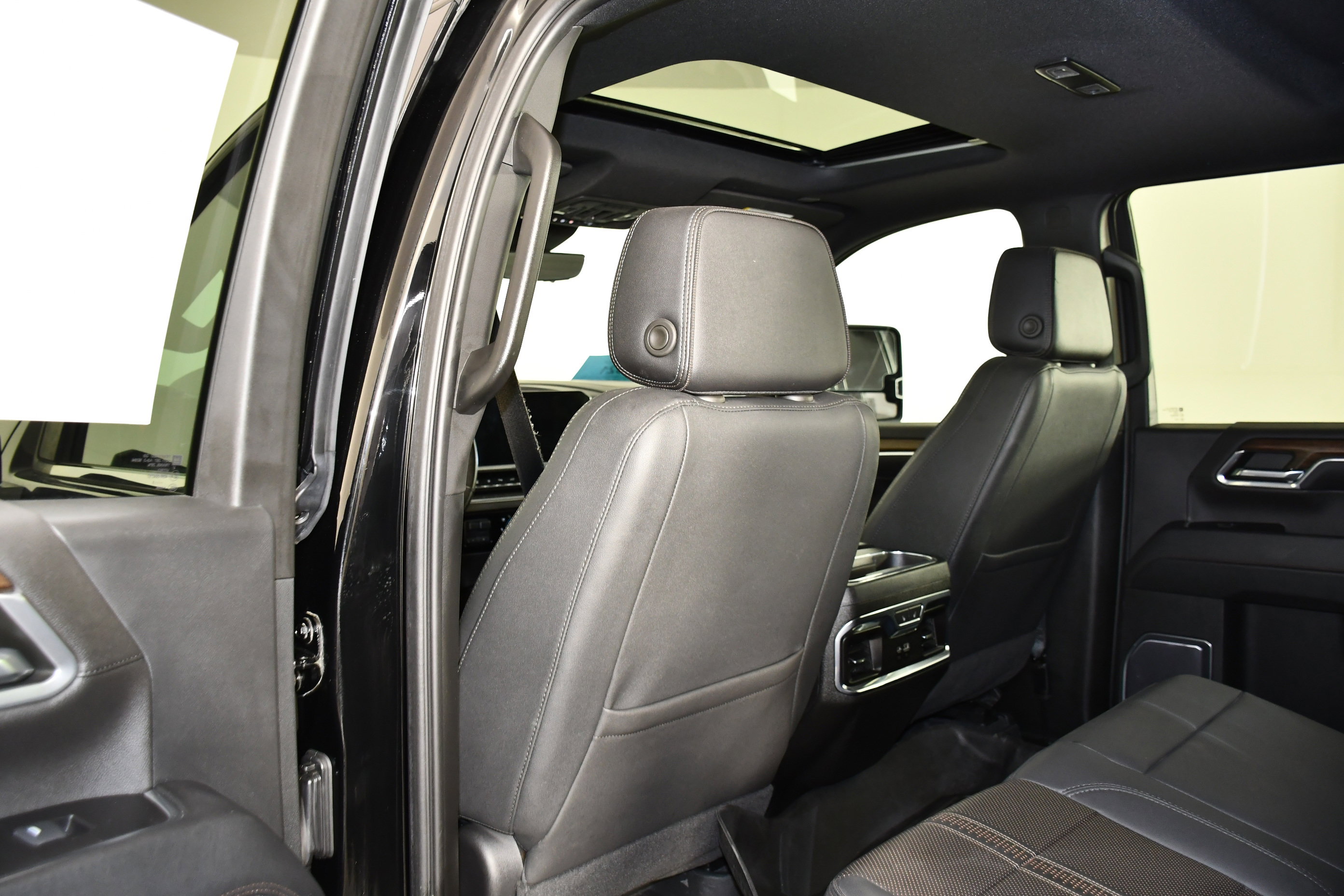 Used 2024 Chevrolet Silverado 3500 High Country w/ High Country Premium Package AWD/4WD image 55