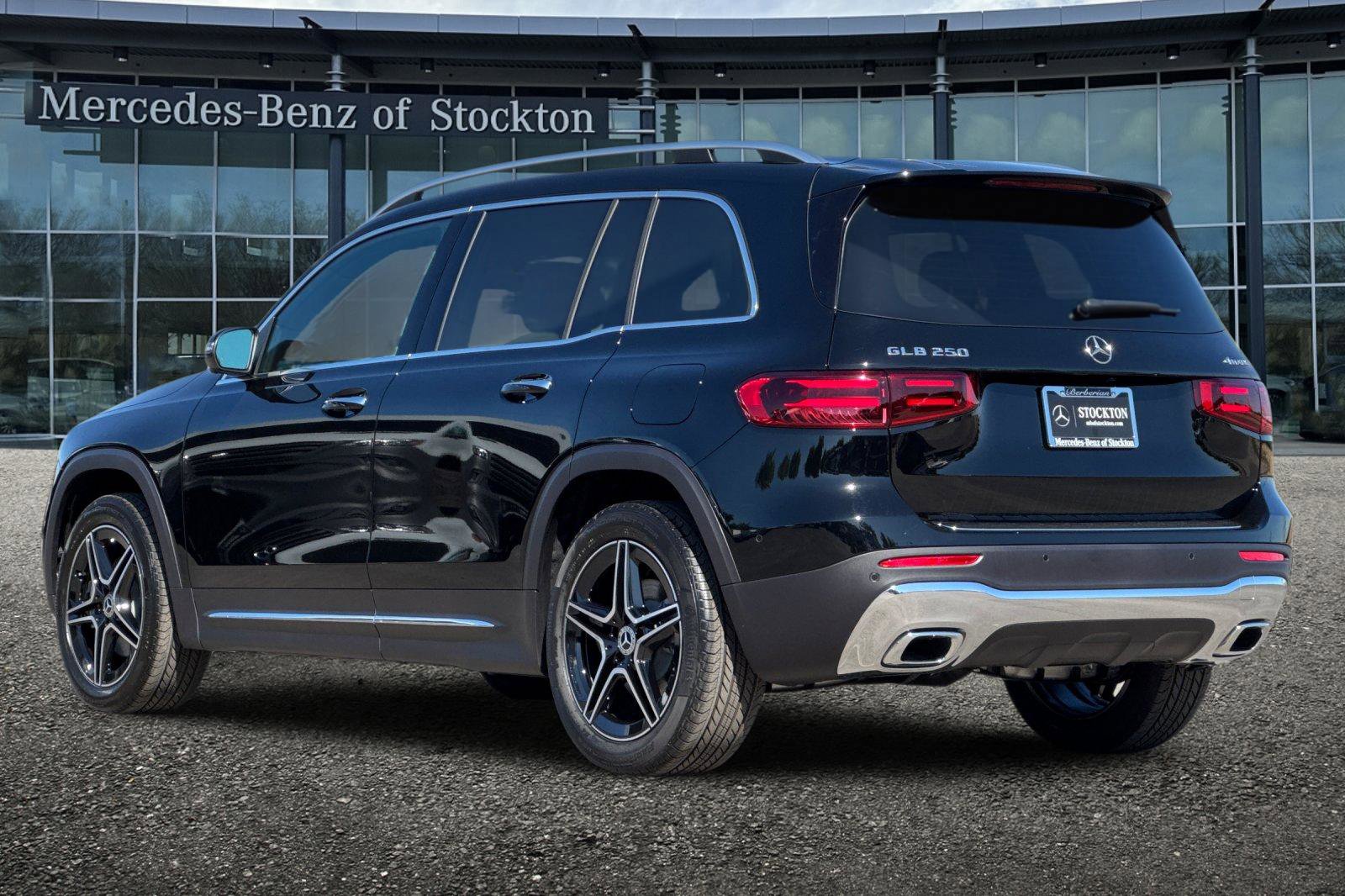 New 2026 Mercedes-Benz GLB 250 4MATIC image 6