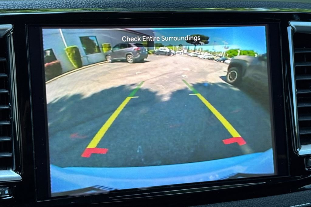 Used 2023 Chrysler Pacifica Touring-L image 19