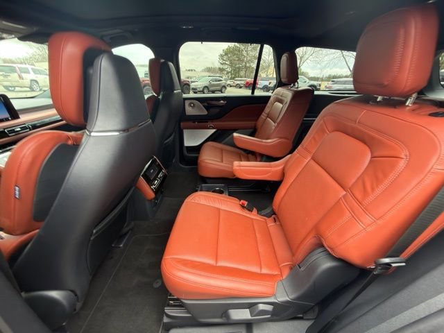 Used 2025 Lincoln Aviator Reserve w/ Equipment Group 201A image 15