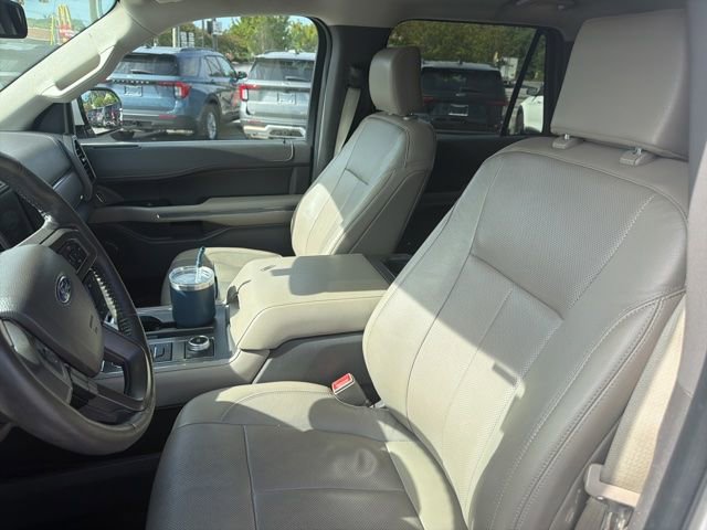 Used 2018 Ford Expedition Max XLT w/ Equipment Group 202A AWD/4WD image 8