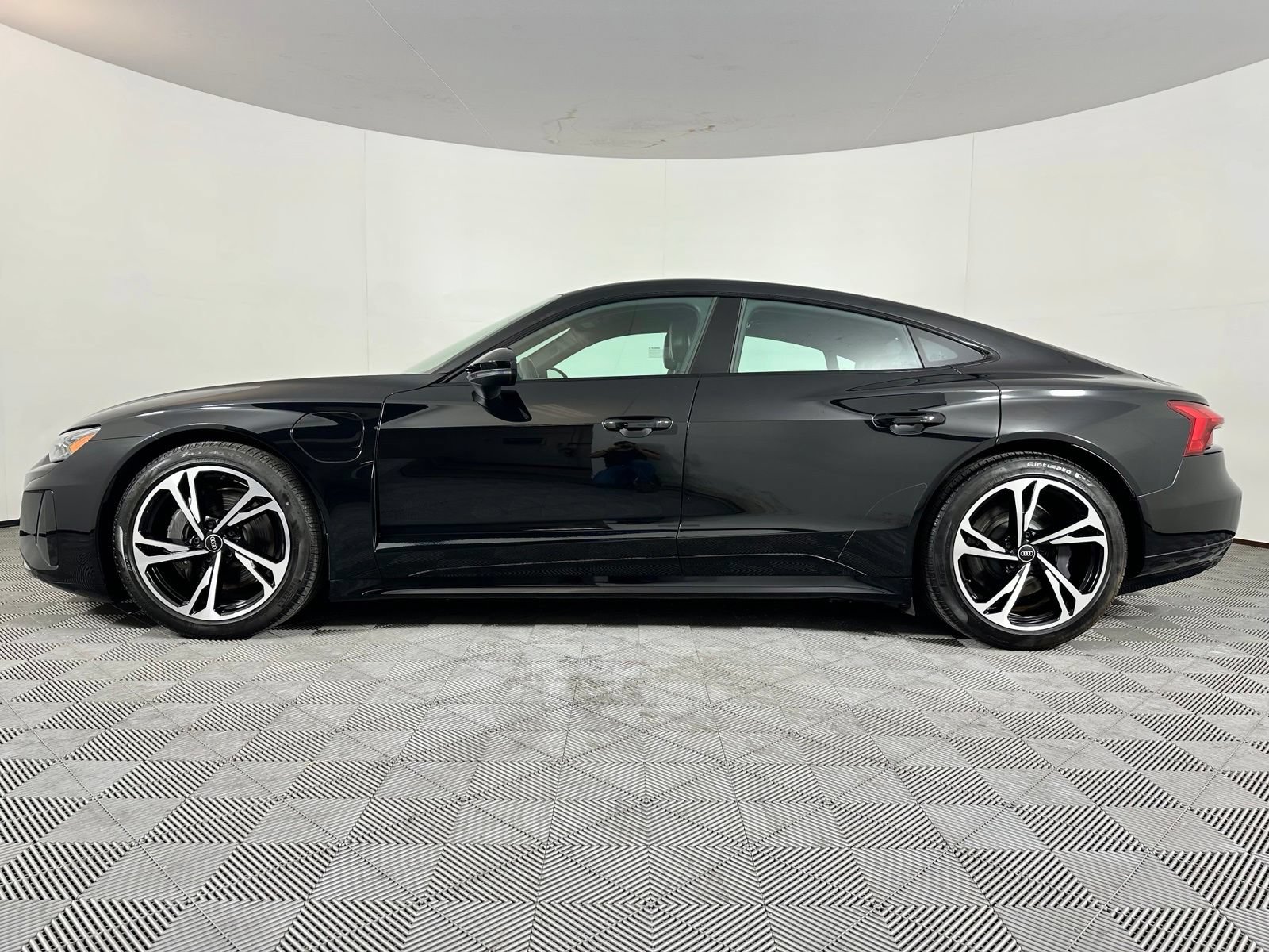 Used 2023 Audi e-tron GT Premium Plus w/ Performance Package AWD/4WD image 17