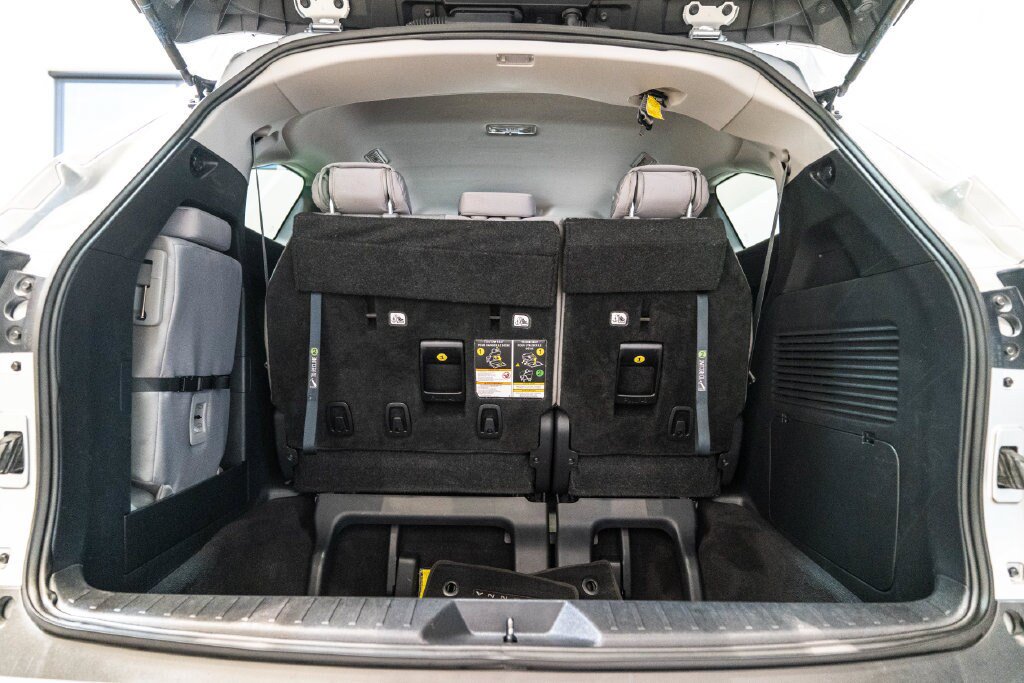 Certified 2025 Toyota Sienna LE FWD image 35