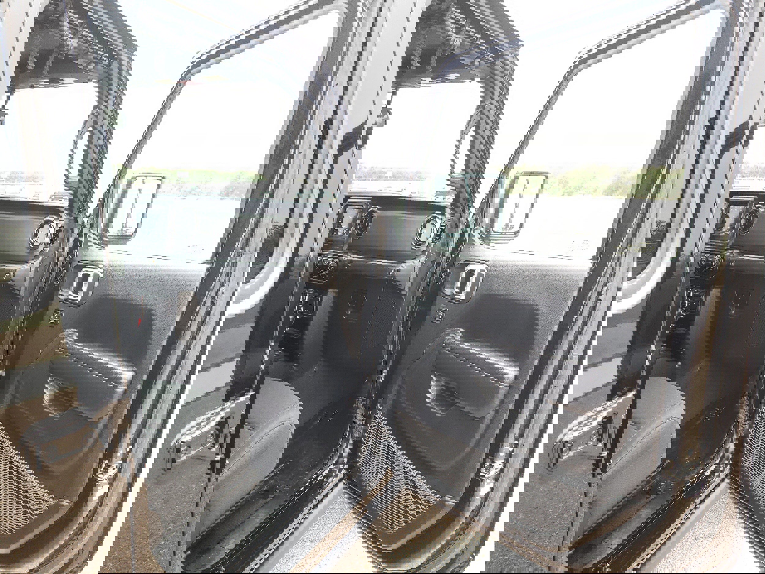 Used 2021 Jeep Gladiator Sport image 19