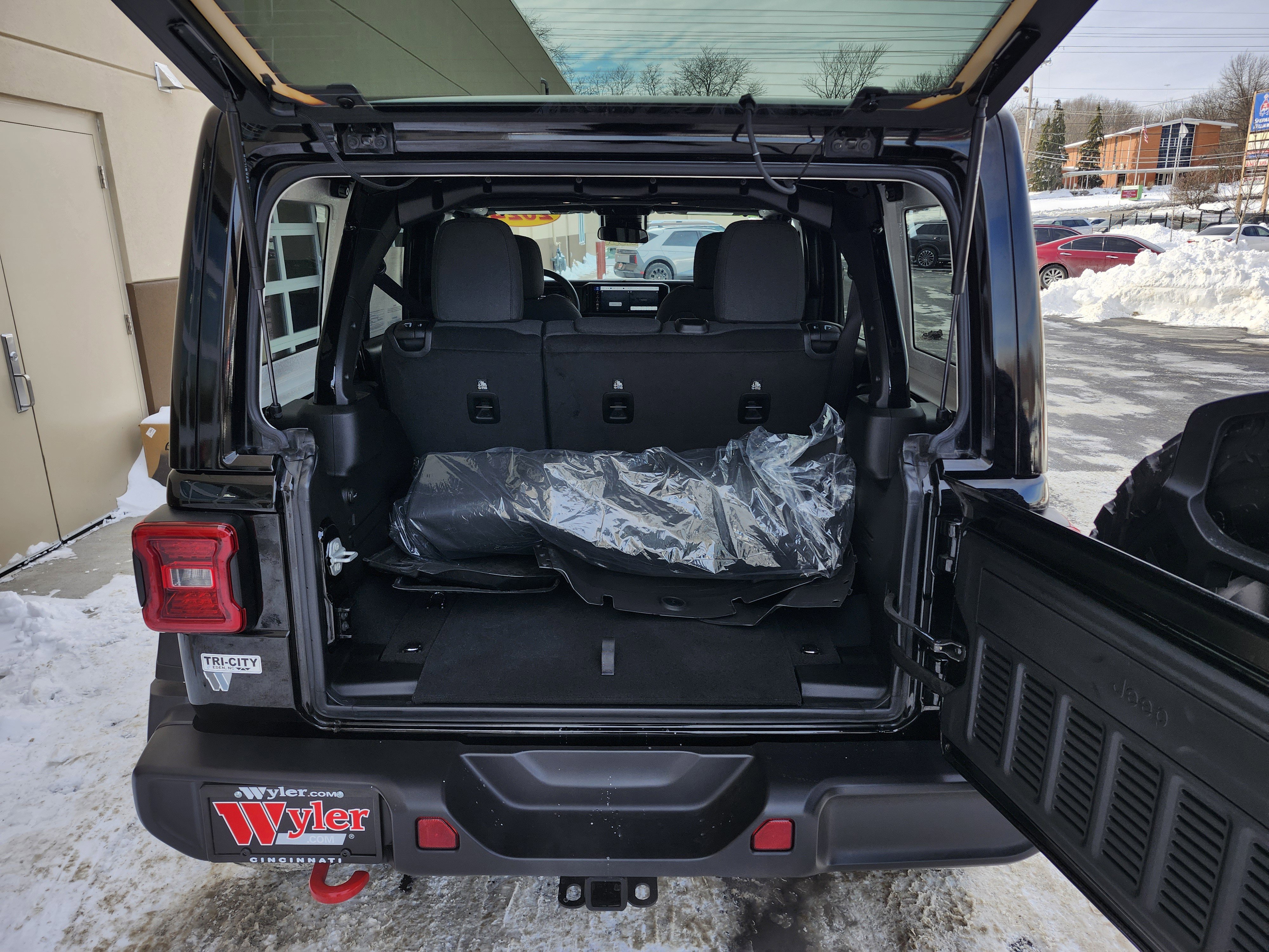 Used 2024 Jeep Wrangler Rubicon w/ Convenience Group image 22