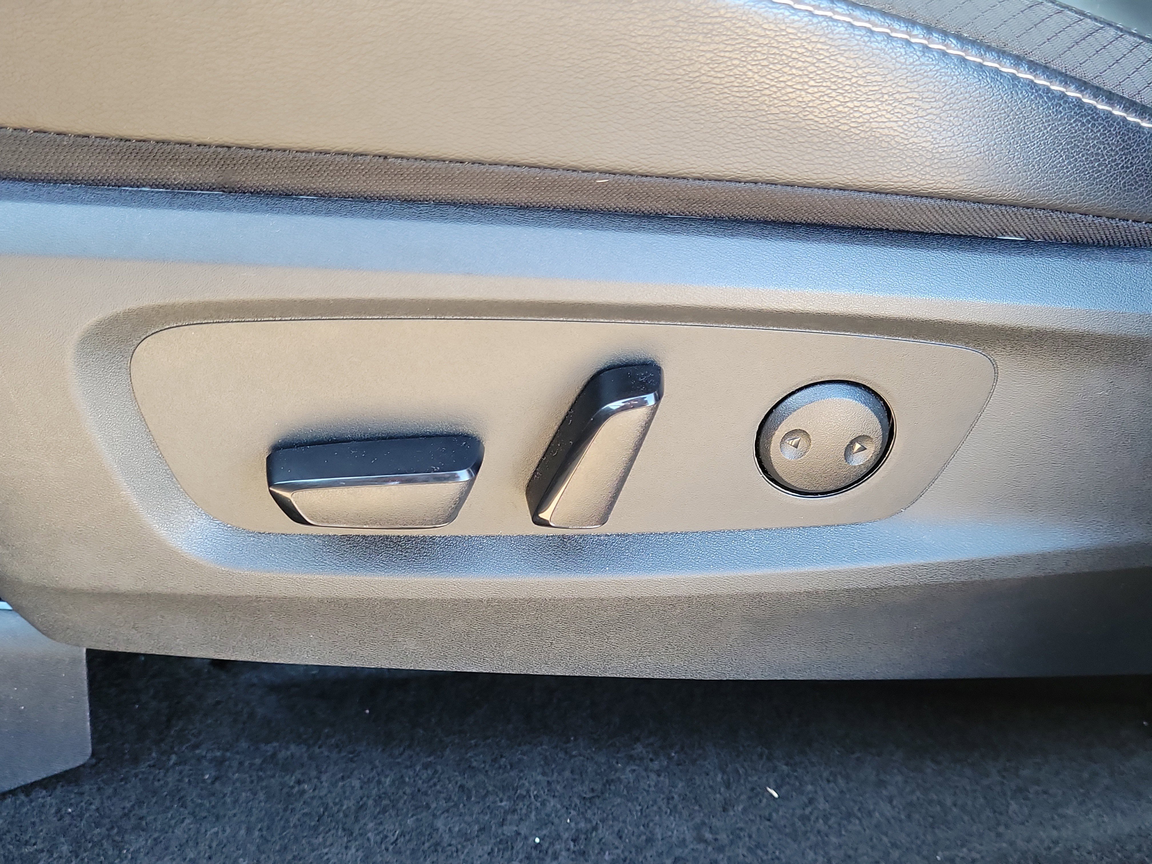 Used 2024 Nissan Pathfinder SL image 12