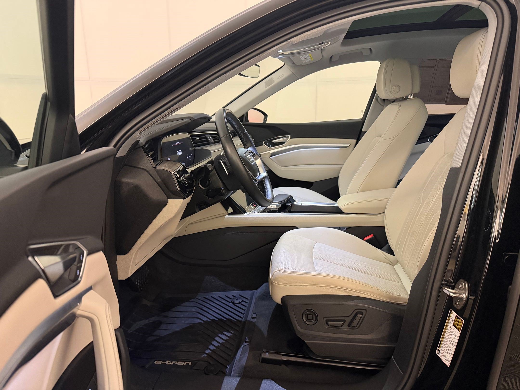 Certified 2024 Audi Q8 e-tron Premium Plus w/ Premium Plus Package AWD/4WD image 5