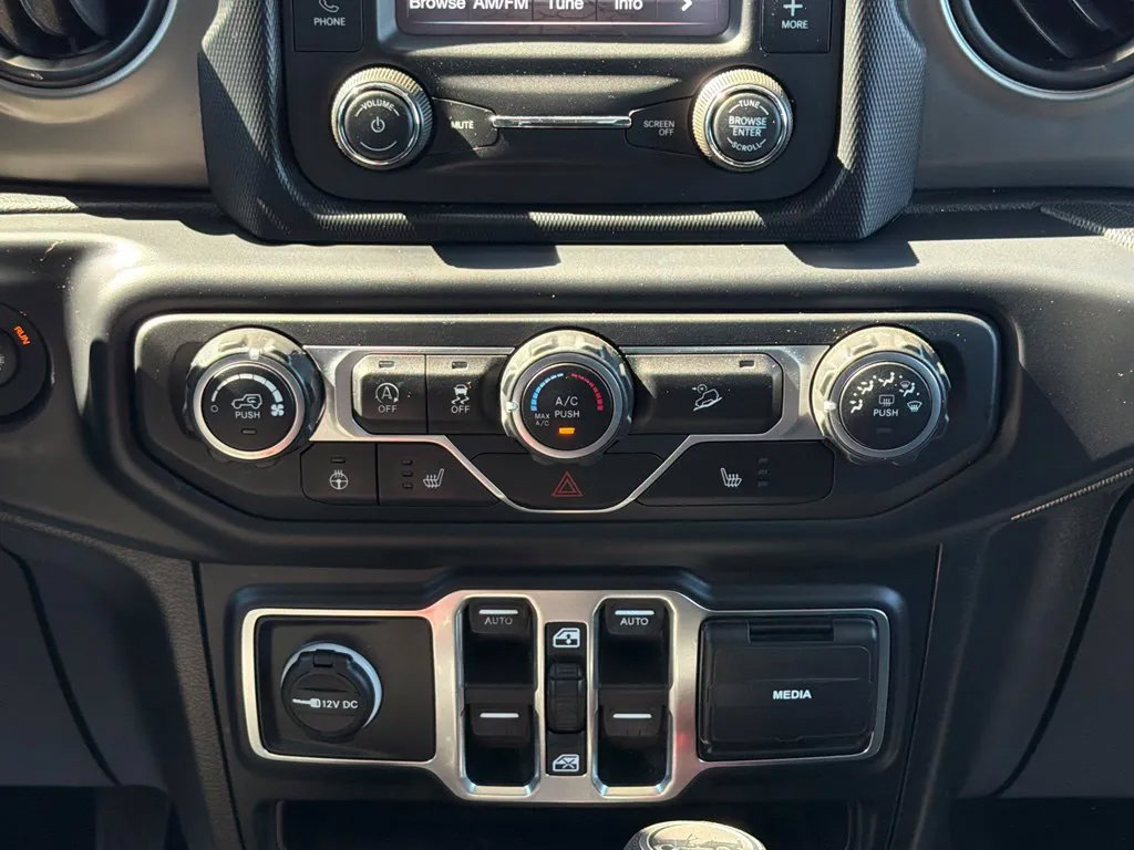 Used 2019 Jeep Wrangler Unlimited Sport S AWD/4WD image 22