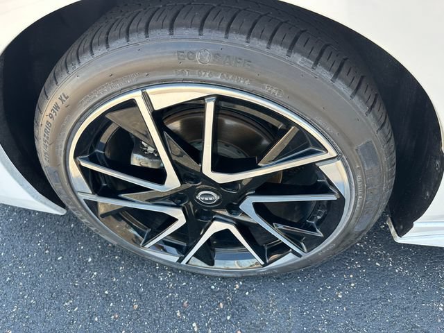 Used 2024 Nissan Sentra SR w/ SR Premium Package FWD image 7