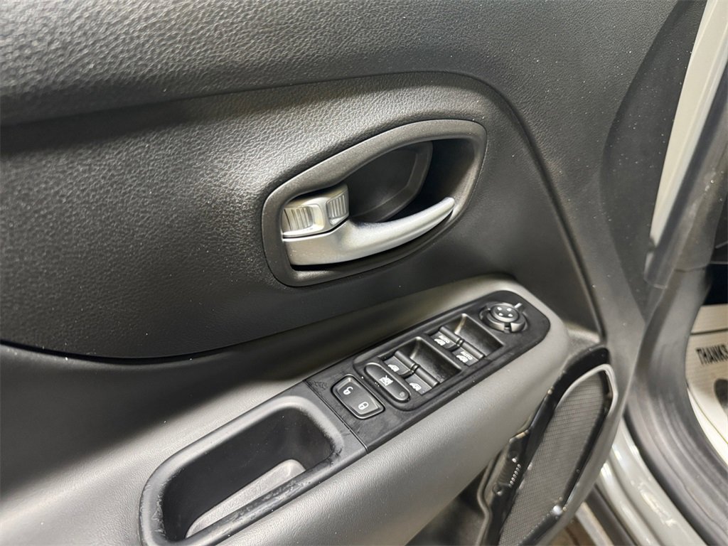 Used 2020 Jeep Renegade Altitude image 14