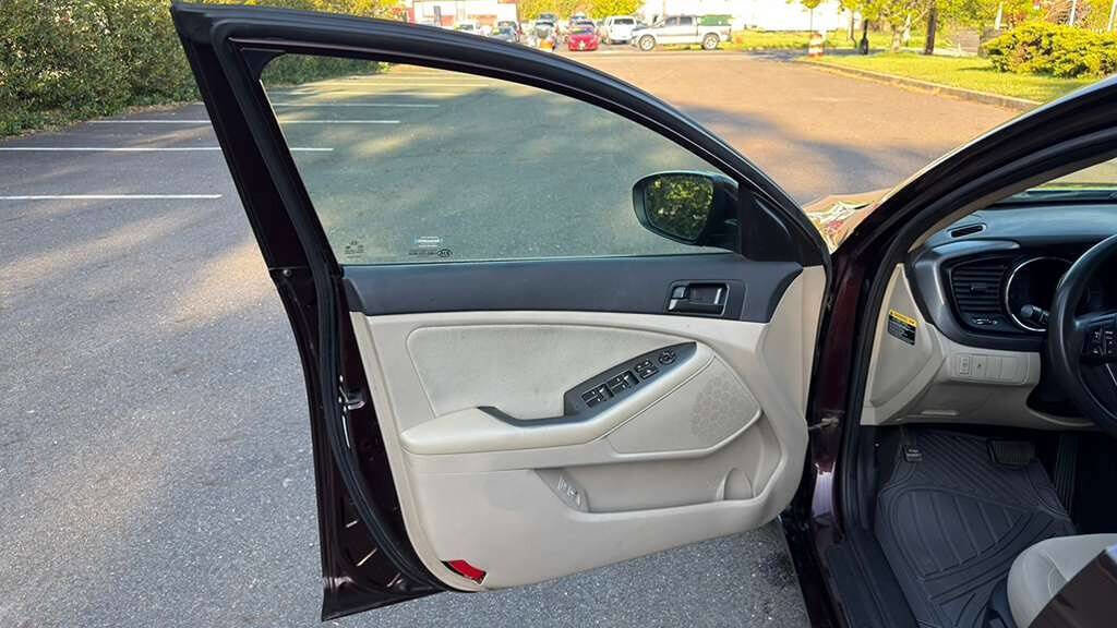 Used 2012 Kia Optima LX FWD image 22