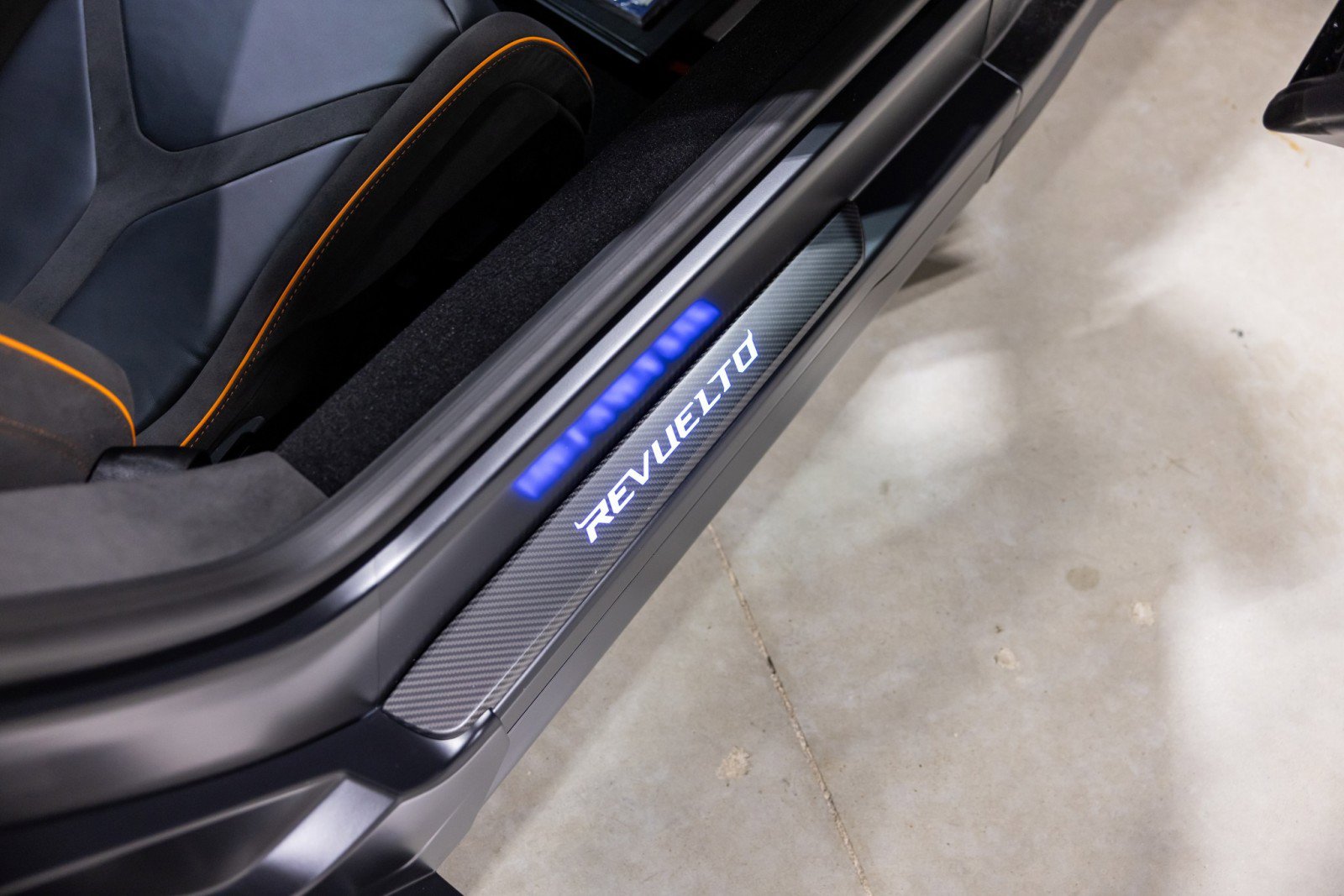 Used 2025 Lamborghini Revuelto image 42