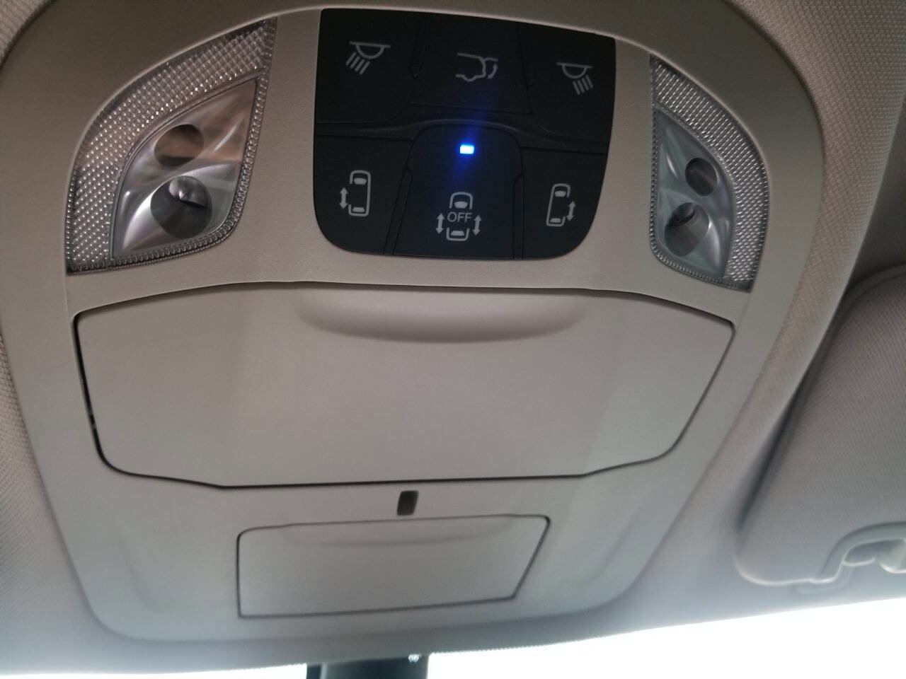 Certified 2024 Chrysler Pacifica Touring-L image 38