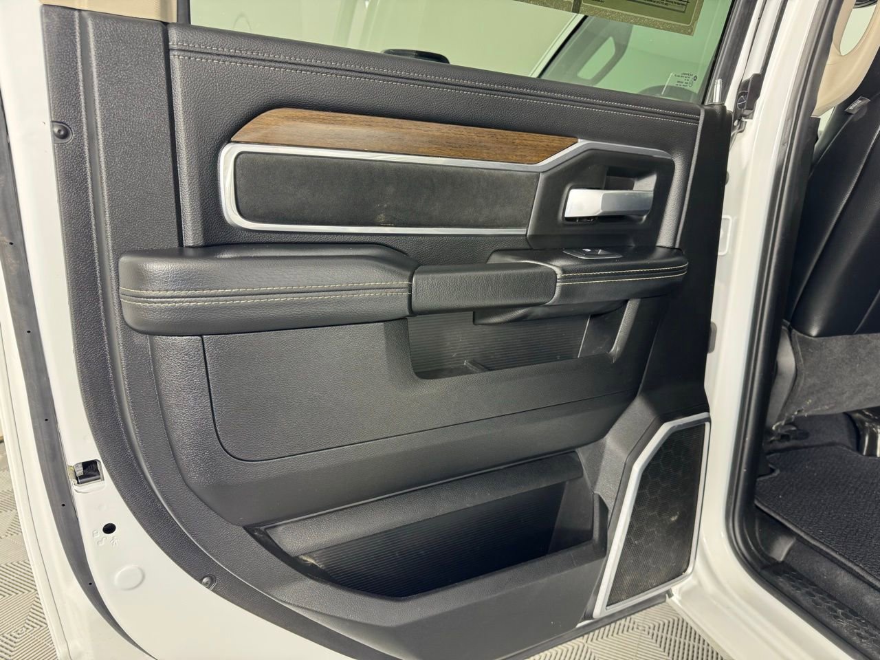 Used 2024 RAM 2500 Laramie image 13