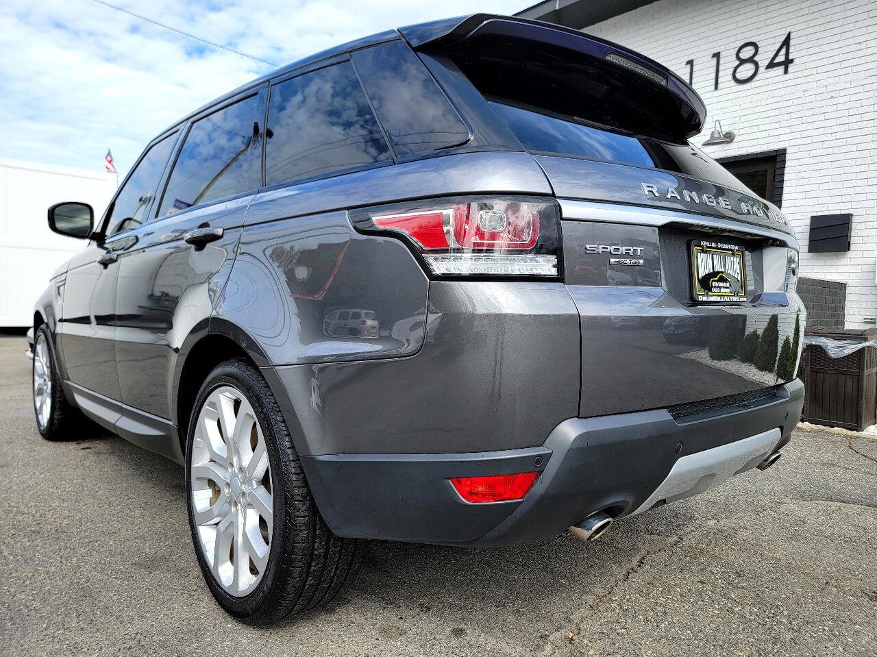 Used 2017 Land Rover Range Rover Sport HSE image 3