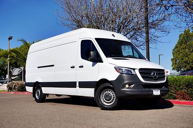 Used 2024 Mercedes-Benz Sprinter 2500 image 2