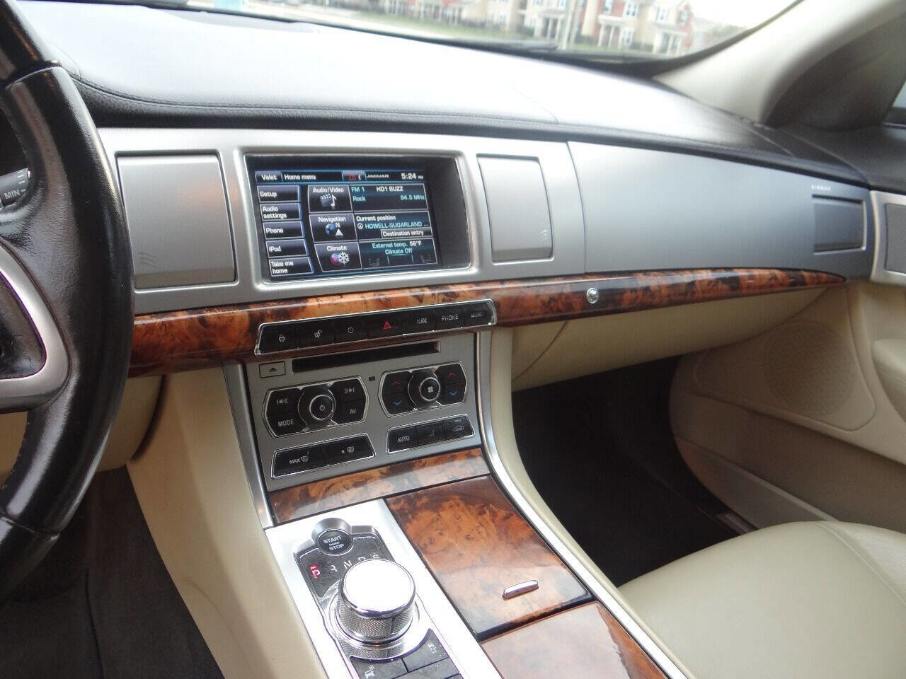 Used 2015 Jaguar XF Premium image 14