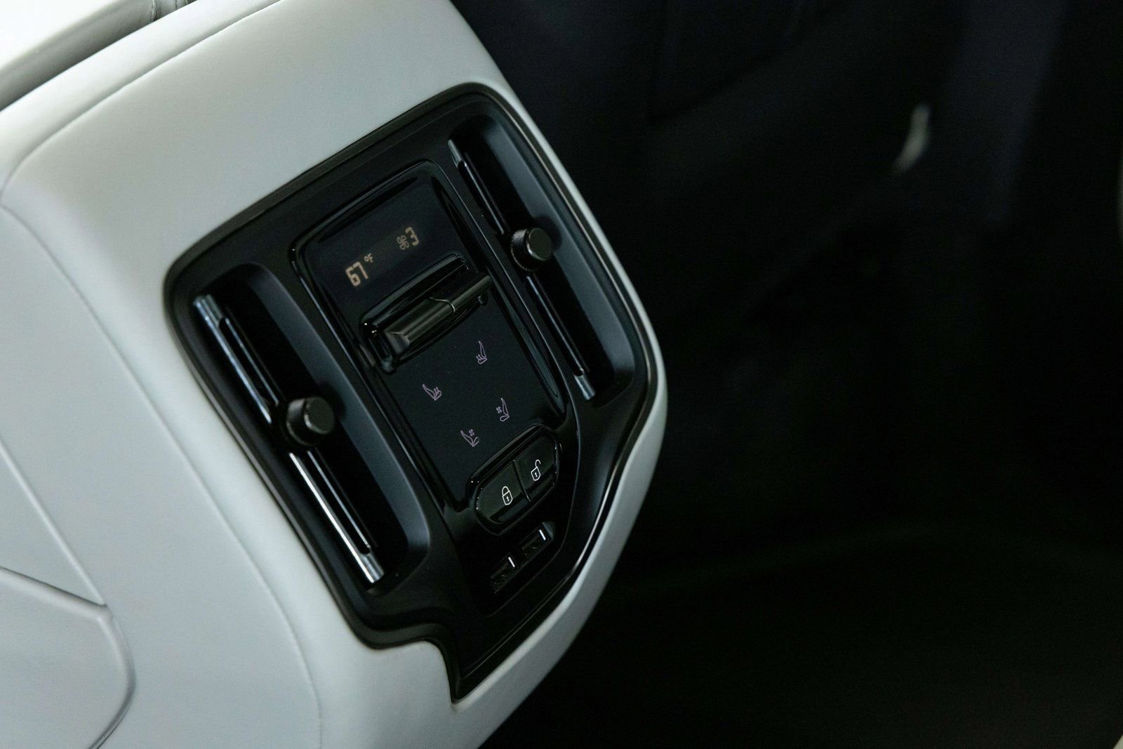 Used 2025 Aston Martin DBX 707 image 42